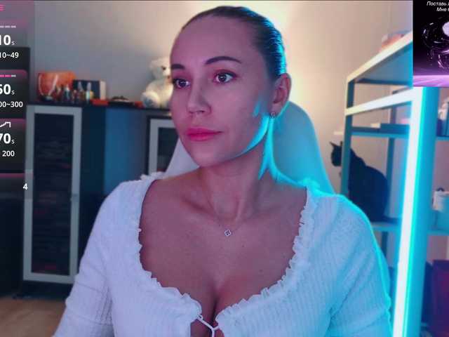 QWEENII live cam on BongaCams