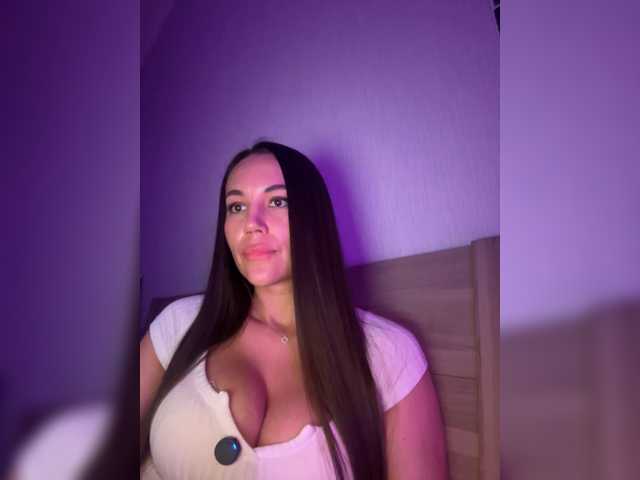 QWEENII live cam on BongaCams