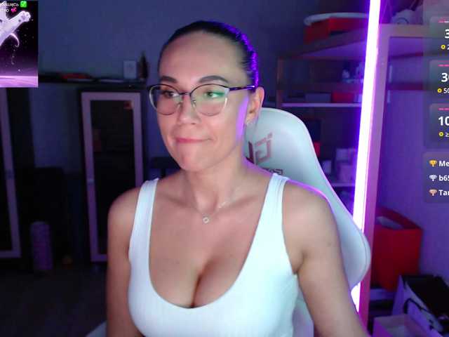 QWEENII live cam on BongaCams