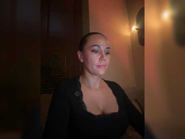 QWEENII live cam on BongaCams