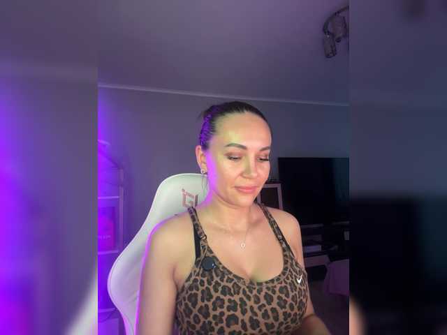 QWEENII live cam on BongaCams