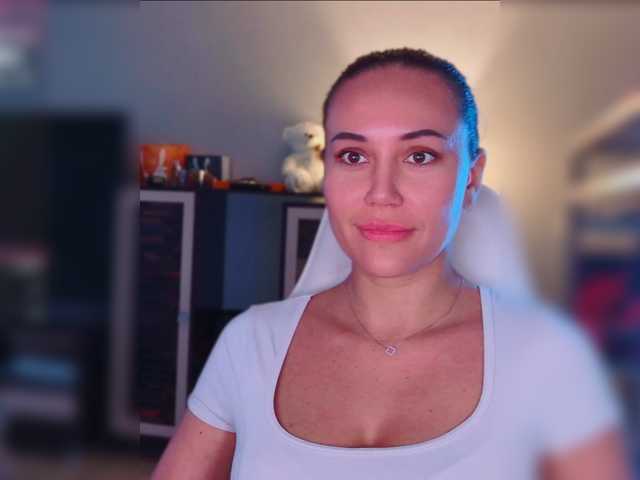 QWEENII live cam on BongaCams