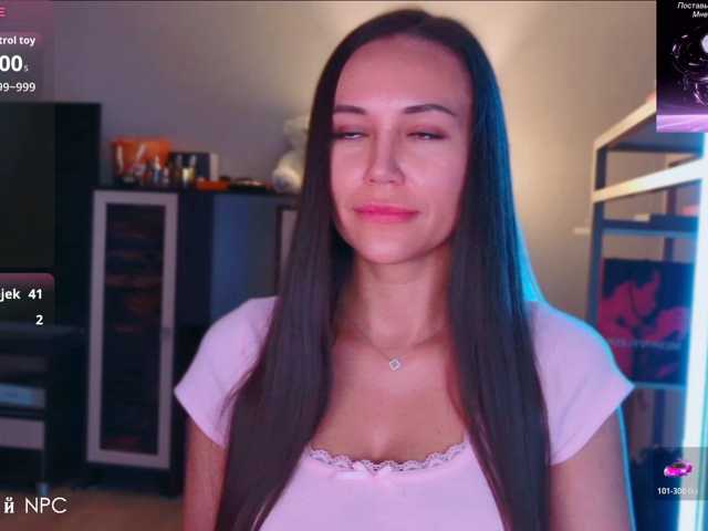 QWEENII live cam preview