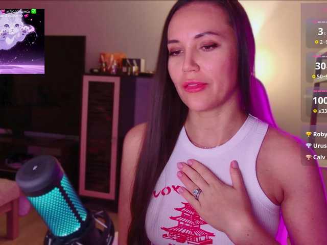 QWEENII live cam on BongaCams
