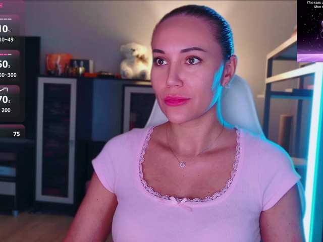 QWEENII live cam on BongaCams