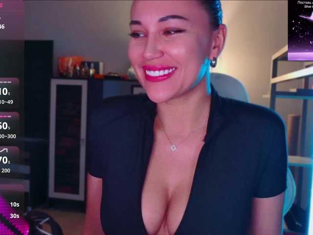 QWEENII live cam on BongaCams