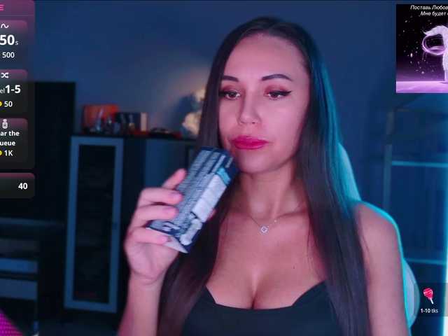 QWEENII live cam on BongaCams