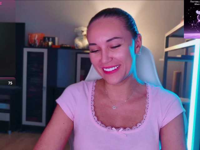 QWEENII live cam on BongaCams