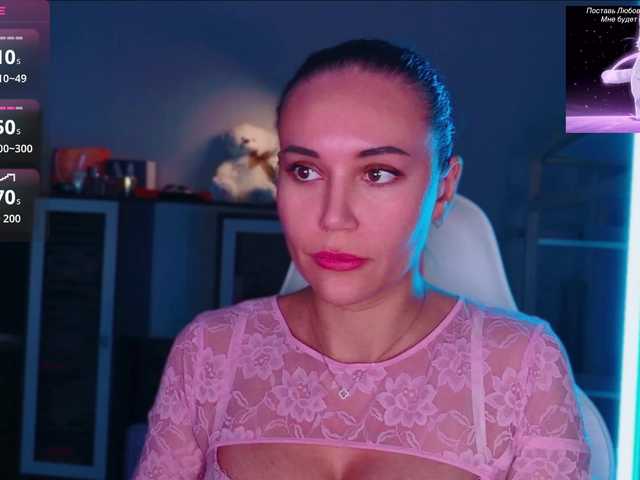 QWEENII live cam on BongaCams