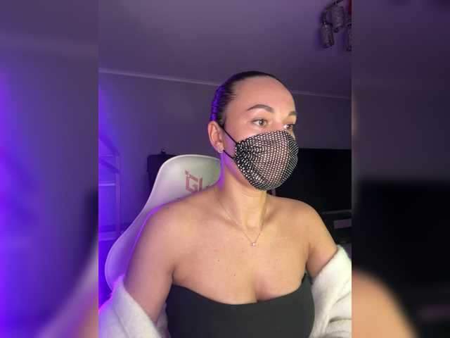 QWEENII's BongaCams show and profile