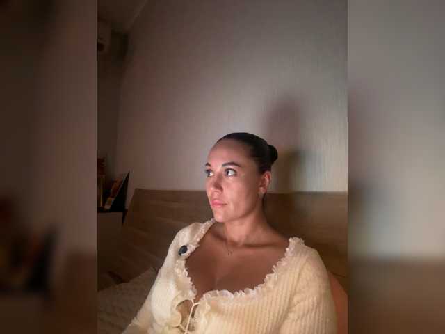 QWEENII live cam on BongaCams
