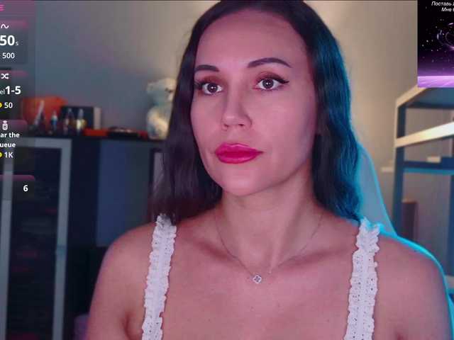 QWEENII live cam on BongaCams