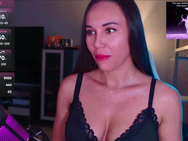QWEENII live cam on BongaCams