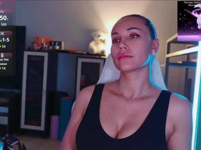 QWEENII live cam on BongaCams
