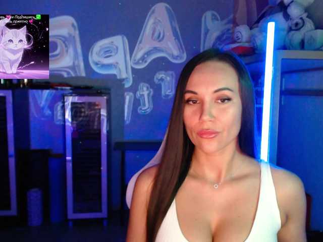 QWEENII live cam on BongaCams