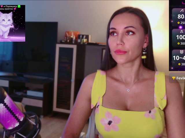 QWEENII live cam on BongaCams