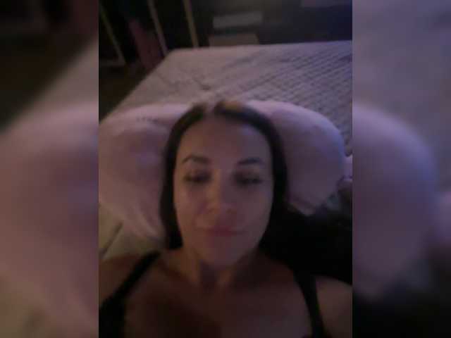 QWEENII live cam on BongaCams