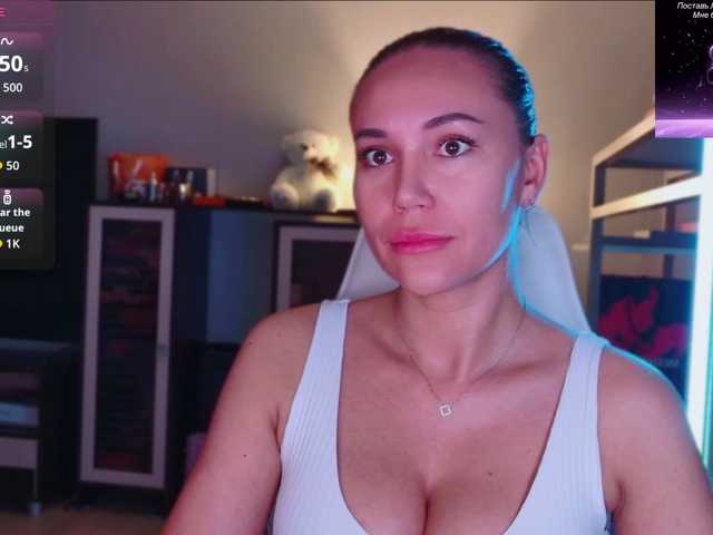 QWEENII live cam on BongaCams