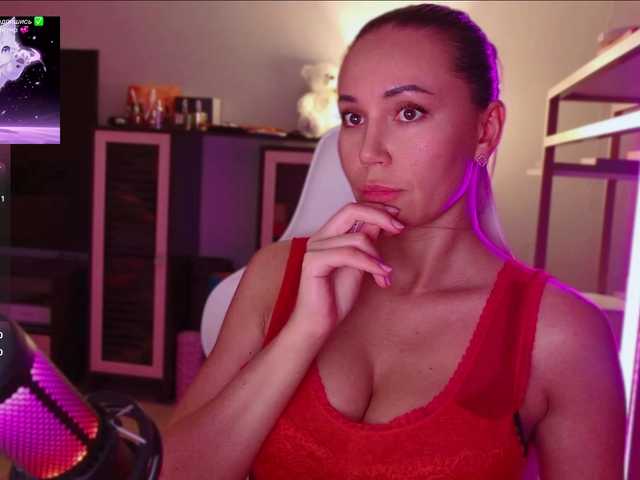 QWEENII live cam on BongaCams