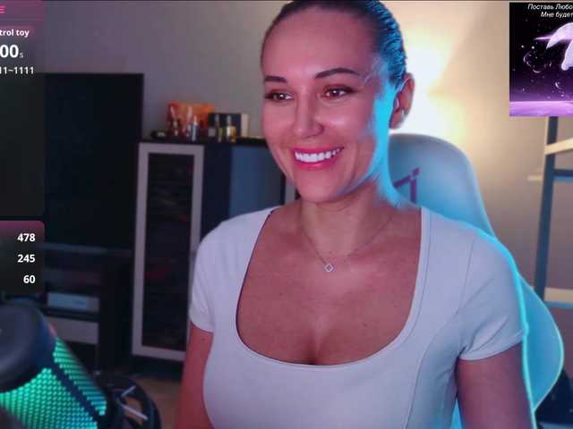 QWEENII live webcam show