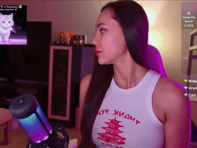 QWEENII live cam on BongaCams