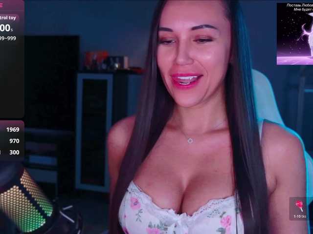 QWEENII live cam