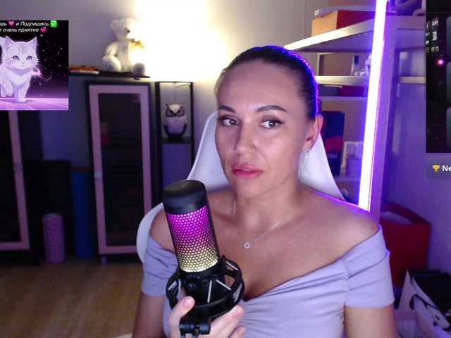 QWEENII live cam on BongaCams