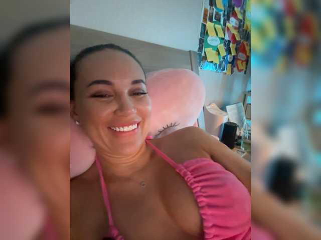 QWEENII live cam on BongaCams