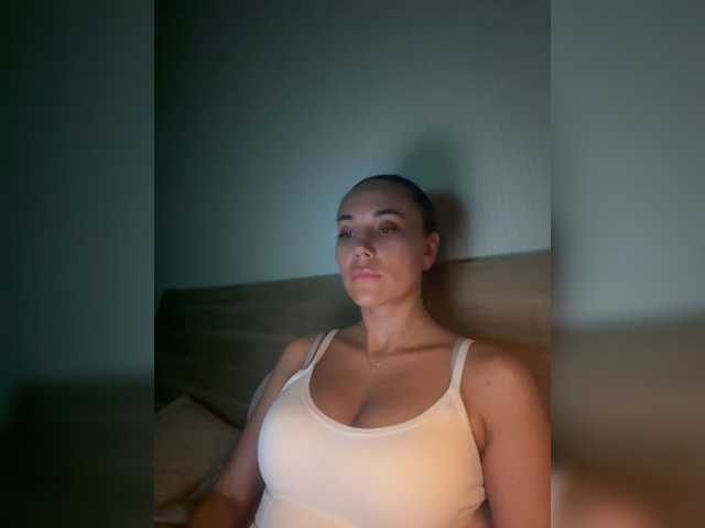 QWEENII live cam on BongaCams