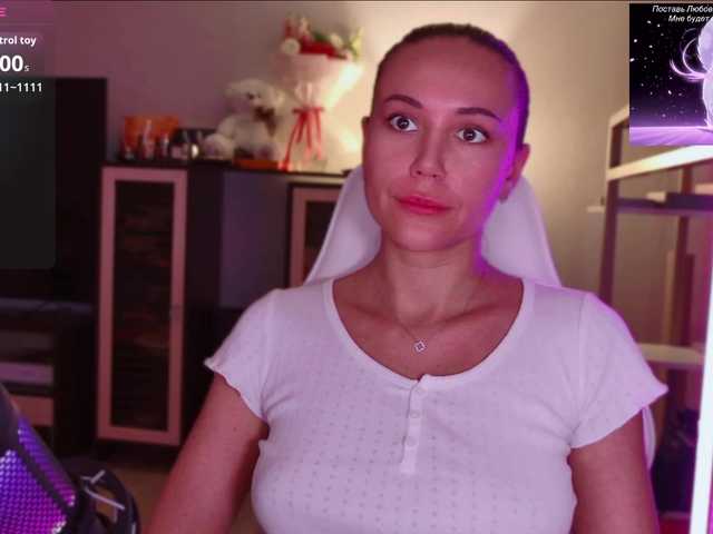 QWEENII live cam on BongaCams
