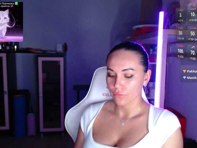 QWEENII live cam on BongaCams