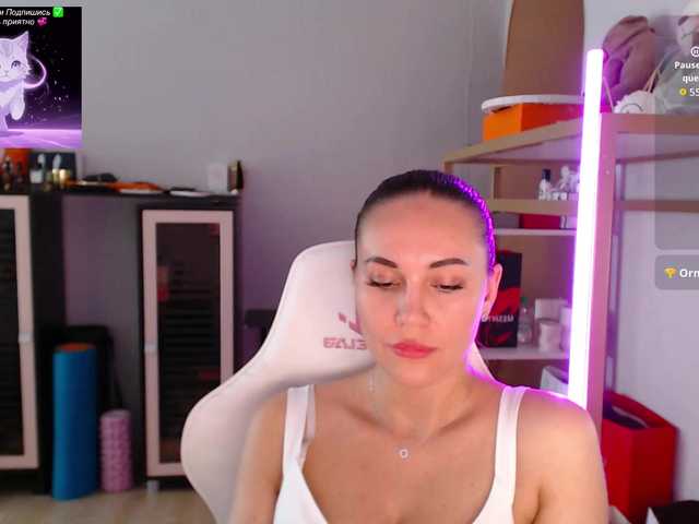 QWEENII live cam on BongaCams