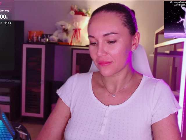 QWEENII live cam on BongaCams
