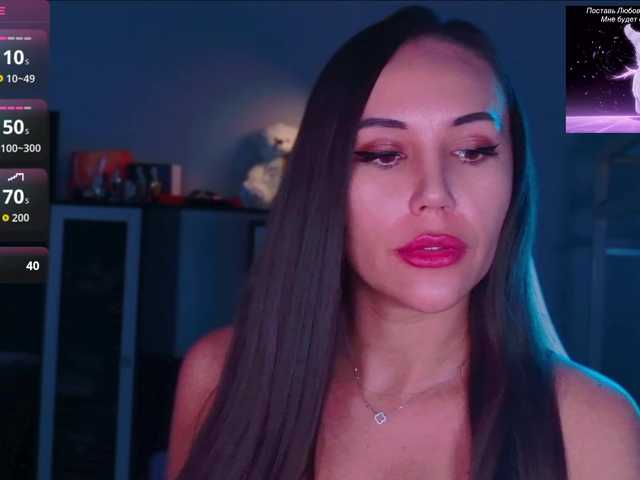 QWEENII live cam on BongaCams