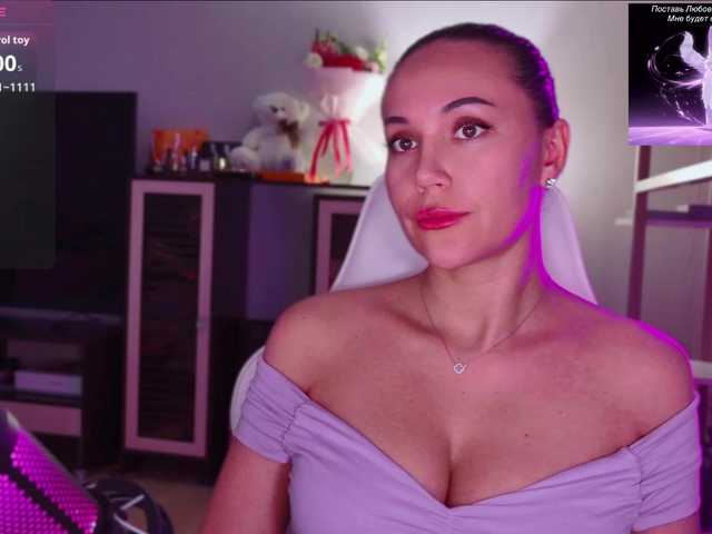 QWEENII live cam on BongaCams