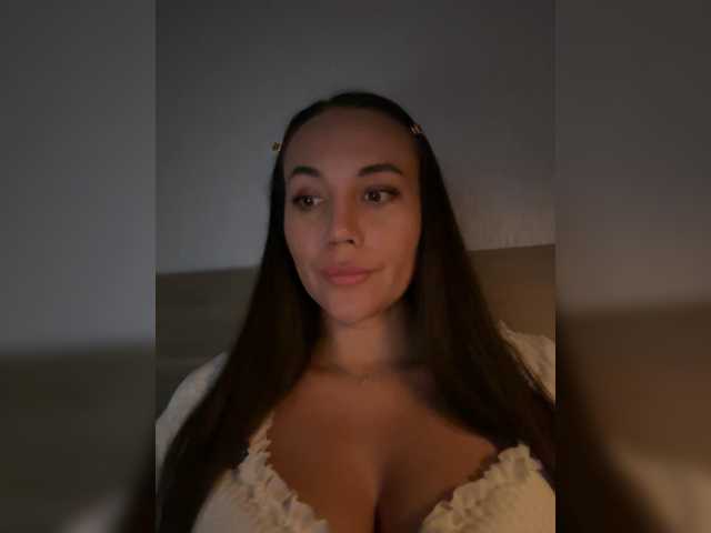 QWEENII live cam on BongaCams