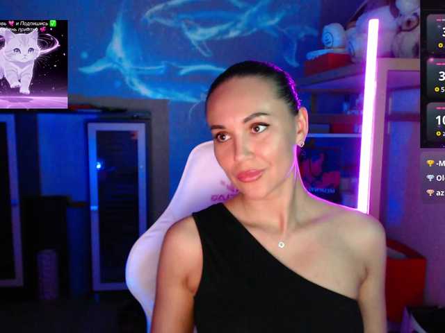 QWEENII live cam on BongaCams