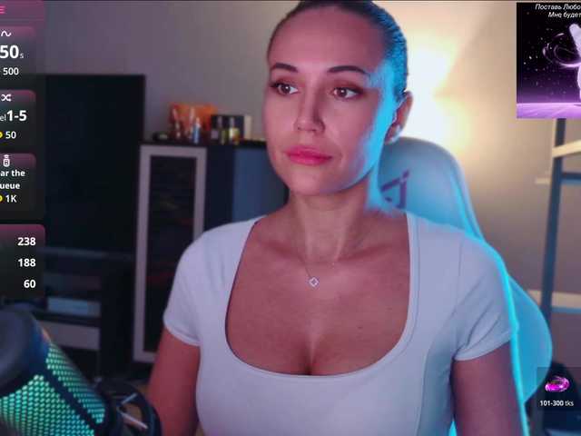 QWEENII live cam on BongaCams