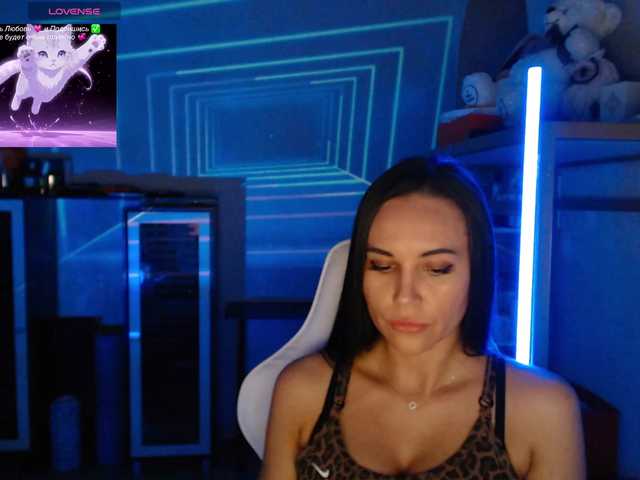 QWEENII live cam on BongaCams