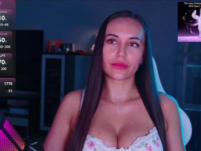 QWEENII live cam on BongaCams