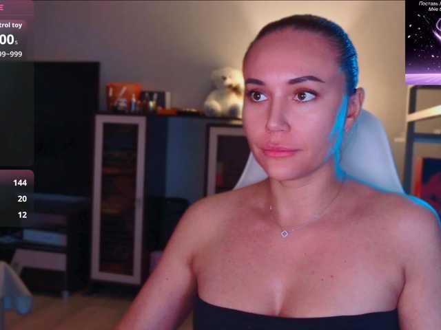 QWEENII live cam on BongaCams