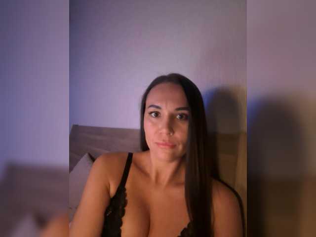 QWEENII live cam on BongaCams