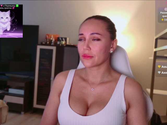 QWEENII live cam on BongaCams