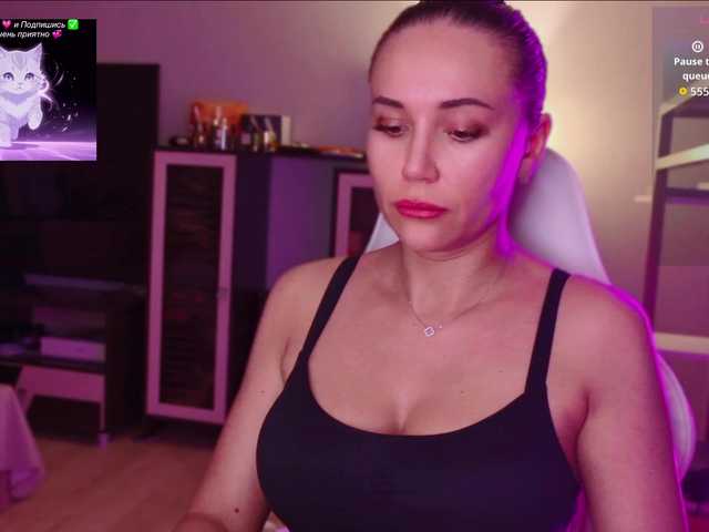 QWEENII live cam on BongaCams