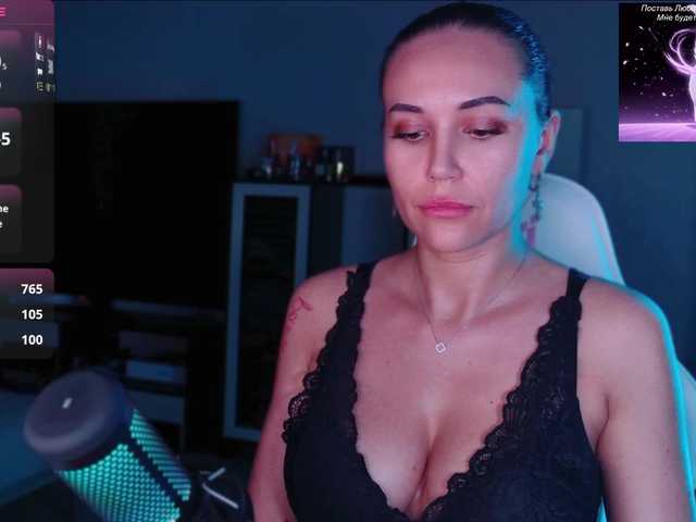 QWEENII live webcam show