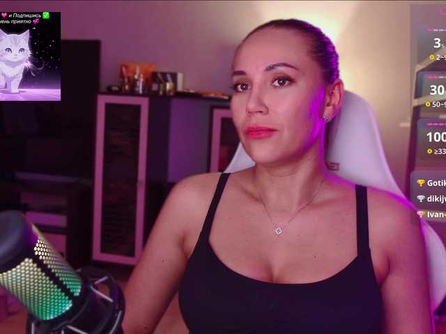 QWEENII live cam on BongaCams