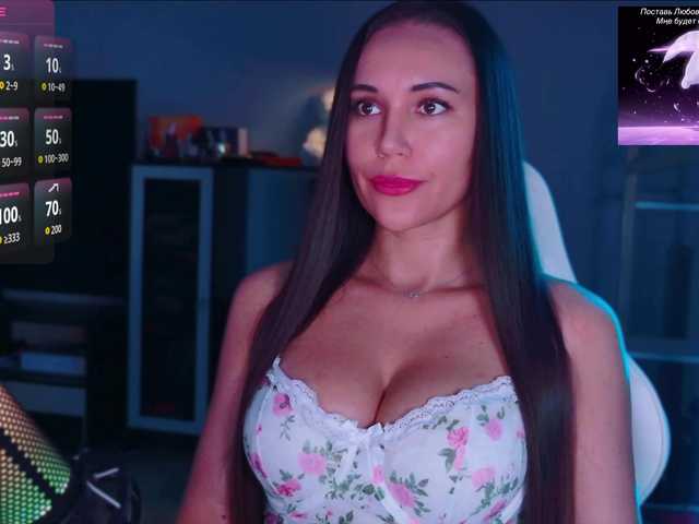 QWEENII live cam on BongaCams
