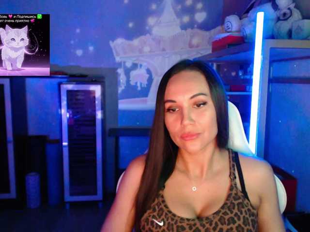 QWEENII live cam on BongaCams