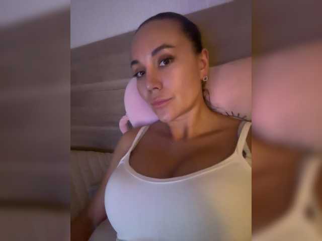 QWEENII live cam