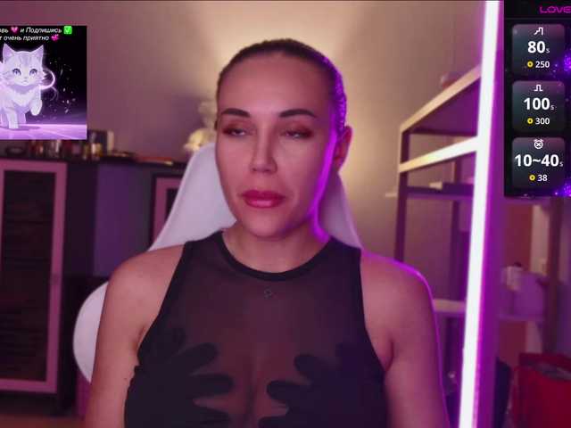 QWEENII live cam on BongaCams